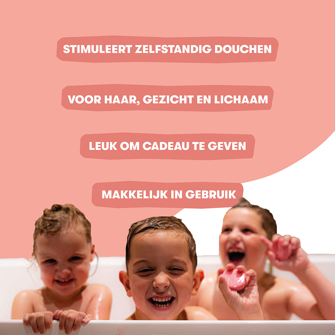 kinderen in bad met 2-in-1 kids bar watermeloen shampoobar en body bar stimuleert zelfstandig douchen