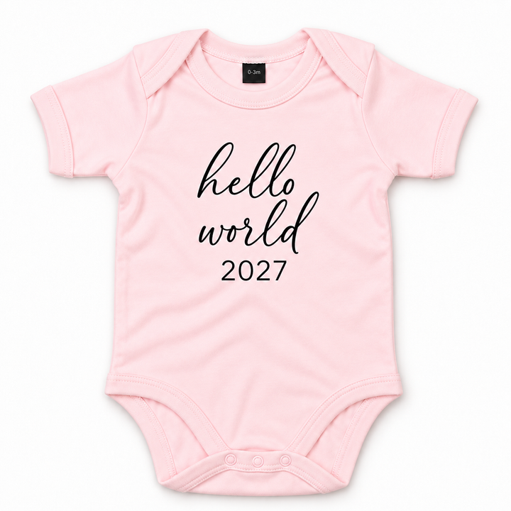 Roze baby romper met tekst Hello World 2027.