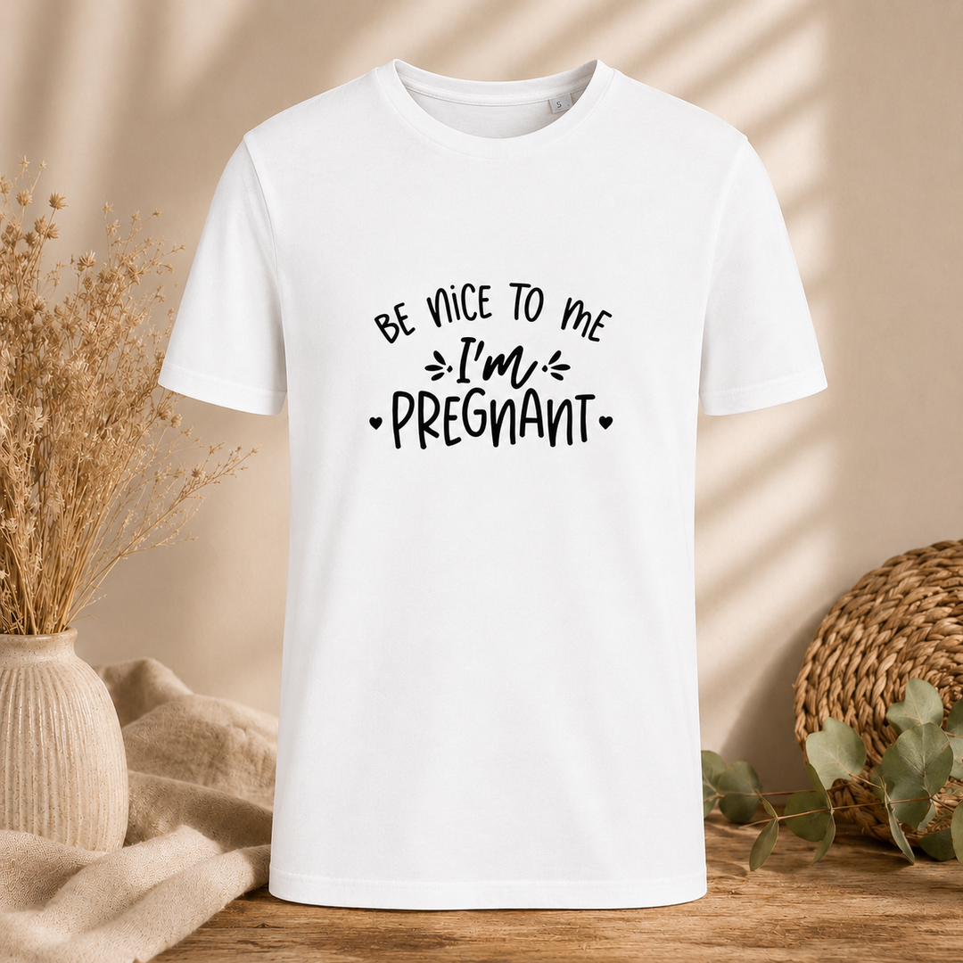 Wit zwanger shirt met tekst “Be Nice to Me I’m Pregnant”, comfortabel T-shirt voor zwangere vrouwen