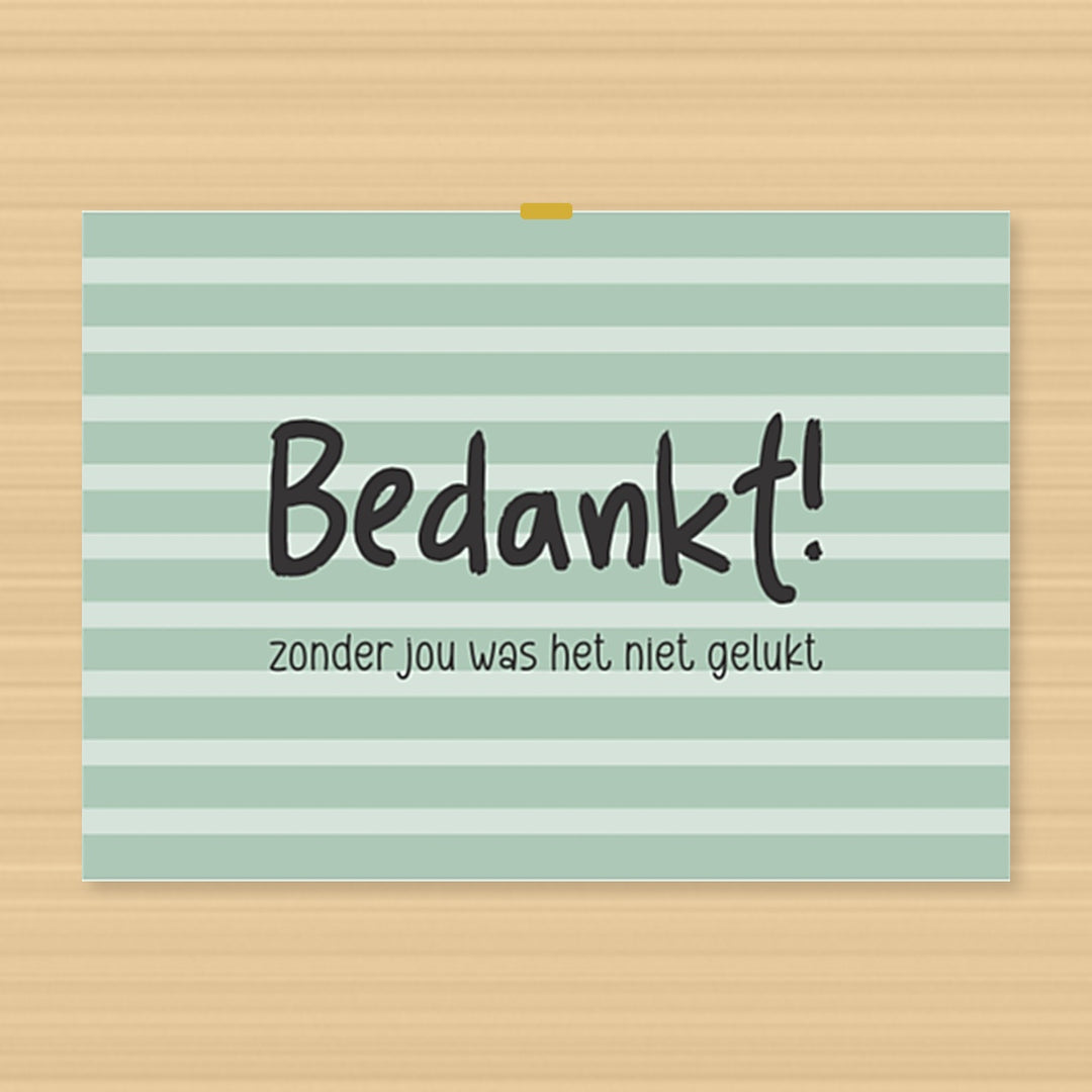 bedankkaart voor collega met blauw bladpatroon en oranje cirkel met de tekst ‘bedankt fijne collega’