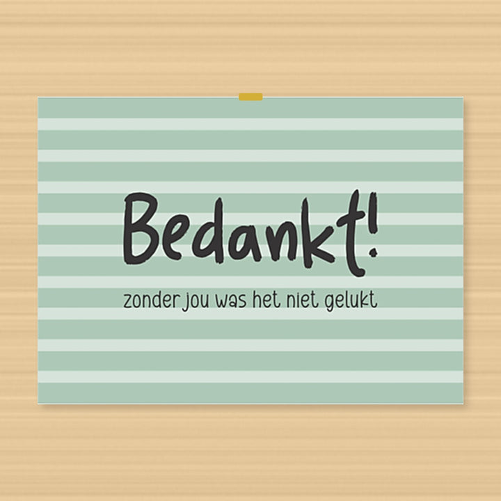 bedankkaart voor collega met blauw bladpatroon en oranje cirkel met de tekst ‘bedankt fijne collega’