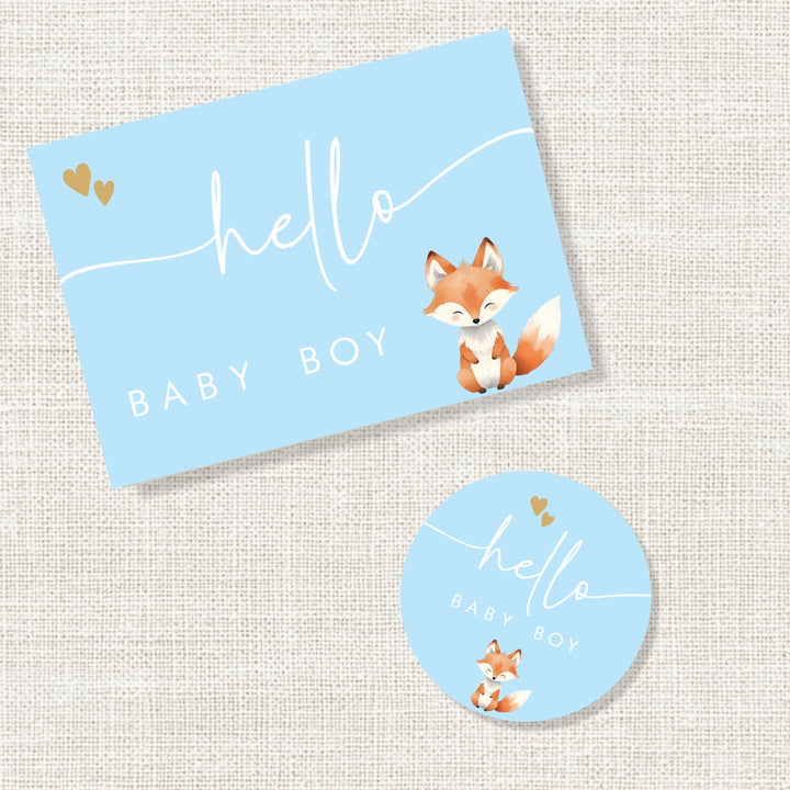 Blauw felicitatiekaartje voor de geboorte van een jongen met vosje en de tekst Hello baby boy