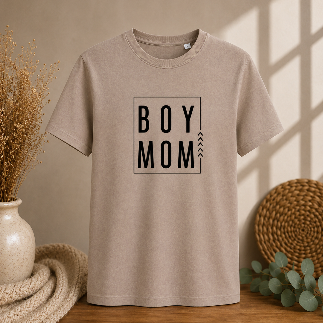 Taupe Boy Mom T-shirt, comfortabel mama shirt voor aanstaande moeder of trotse jongensmama