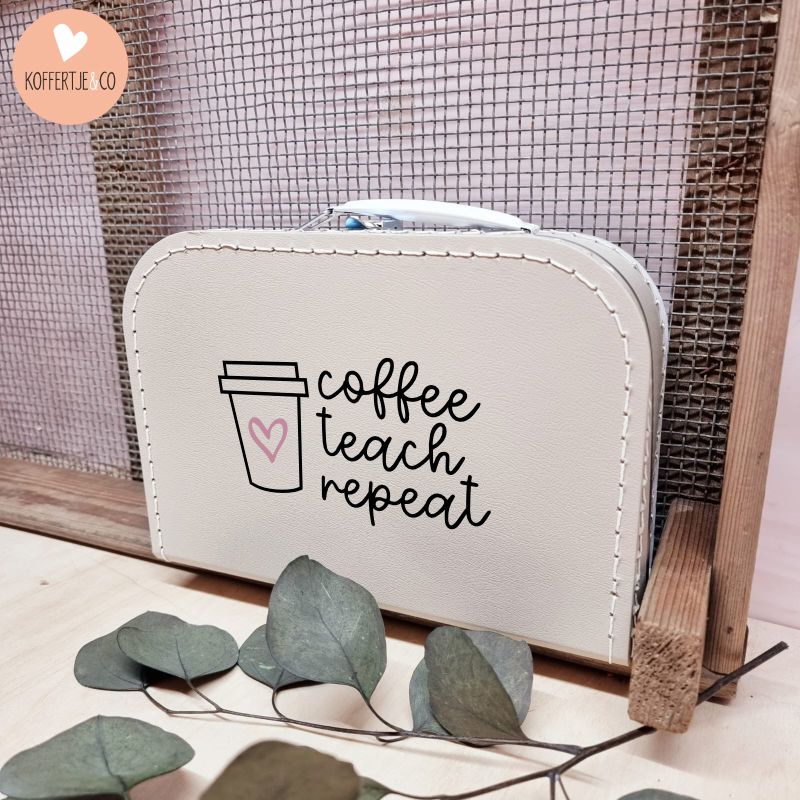 cadeau juf koffertje coffee teach repeat bedankt meester meester en juffendag afscheid juf cadeau