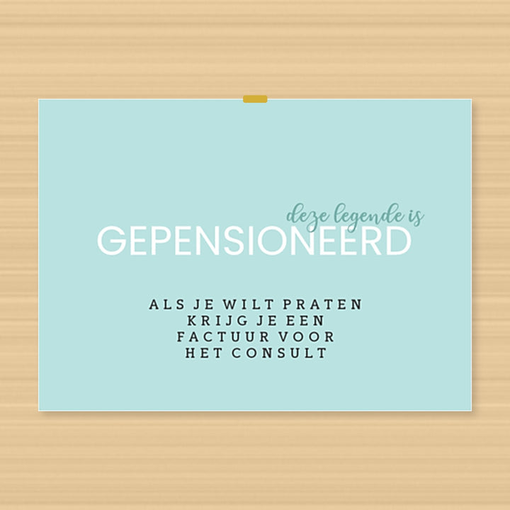grappige pensioenkaart man met mintgroene achtergrond en de tekst ‘Deze legende is gepensioneerd’