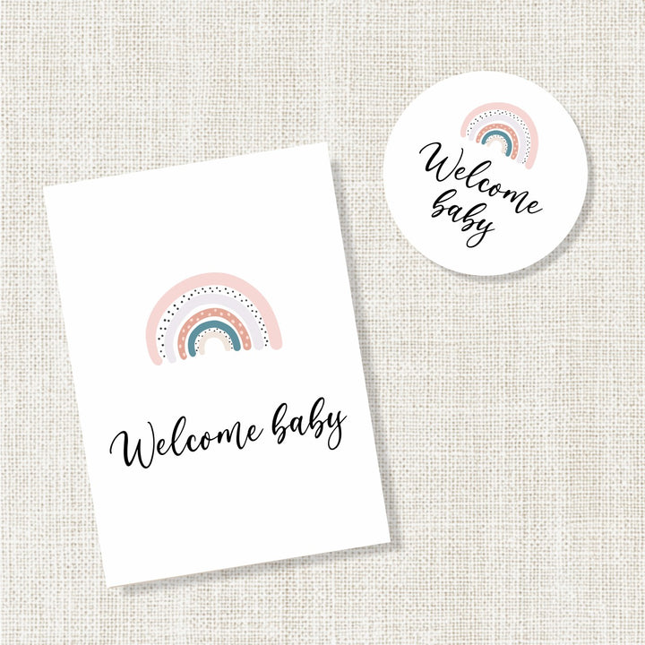Wit felicitatiekaartje met regenboog en de tekst Welcome baby