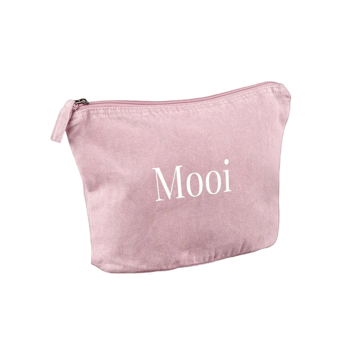 gepersonaliseerde etui toilettas gerecycled katoen zachtroze met opdruk Mooi in wit