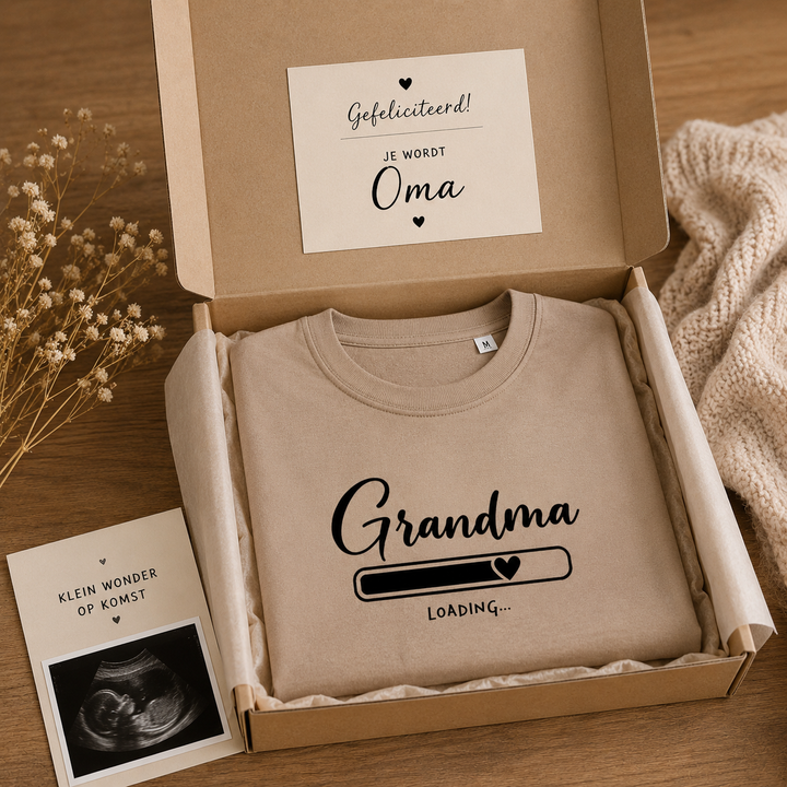 Grandma Loading T-shirt in cadeauverpakking, leuk cadeaumoment voor aanstaande oma of oma to be