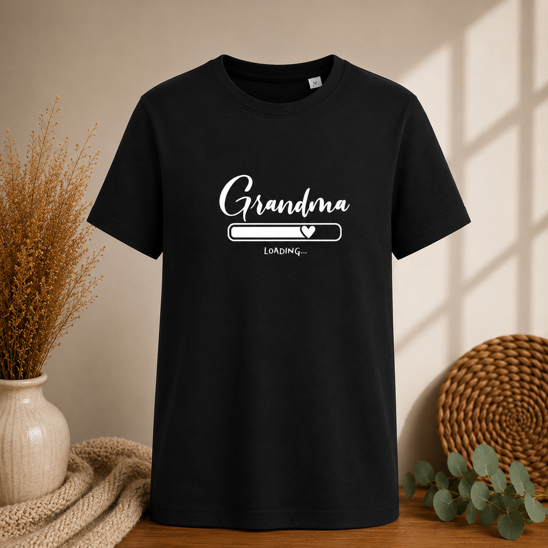 Zwart Grandma Loading T-shirt, grappig cadeau voor aanstaande oma en zwangerschapsaankondiging
