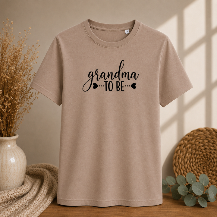 Taupe Grandma to Be T-shirt, comfortabel shirt voor oma to be en zwangerschapsaankondiging