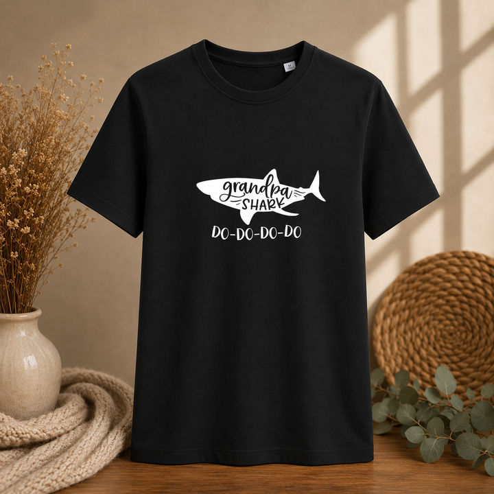 Zwart Grandpa Shark T-shirt met tekst “Do do do do”, grappig cadeau voor aanstaande opa en zwangerschapsaankondiging