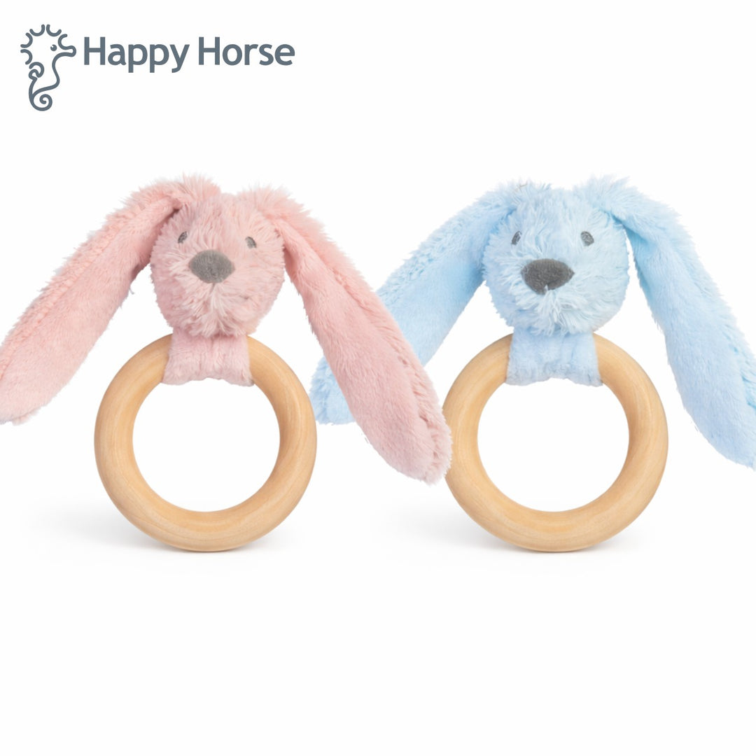 Set van twee Happy Horse Rabbit Richie bijtringen met houten ring en zacht konijnenkopje in oudroze en lichtblauw