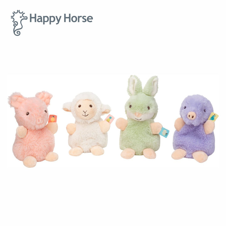 Groep duurzame babyknuffels van Happy Horse – varkentje, lammetje, konijn en molletje met fruitige labels