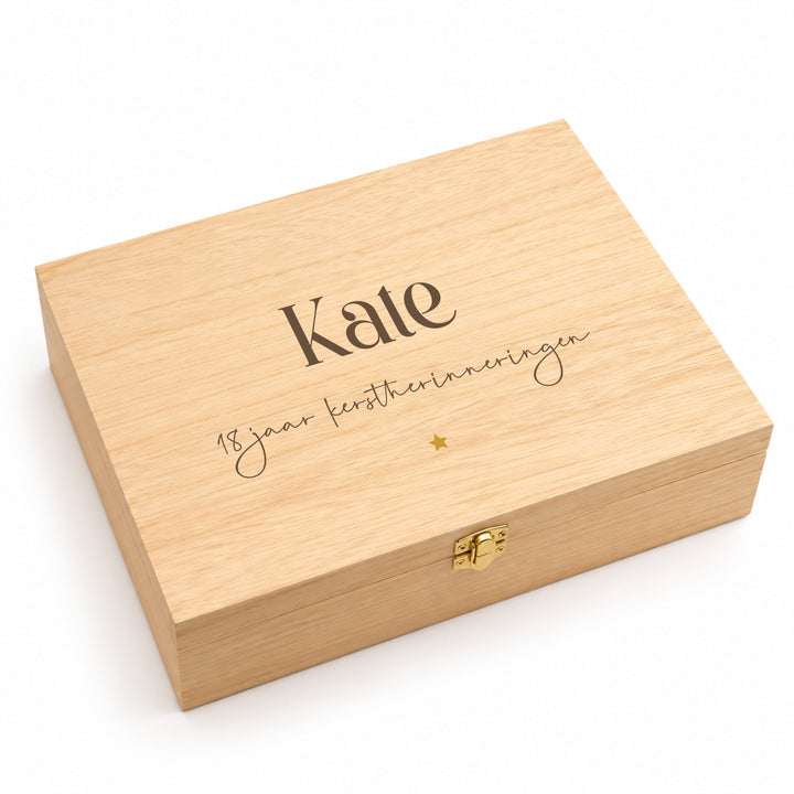 Houten herinneringsdoos met naam Kate en tekst 18 jaar kerstherinneringen