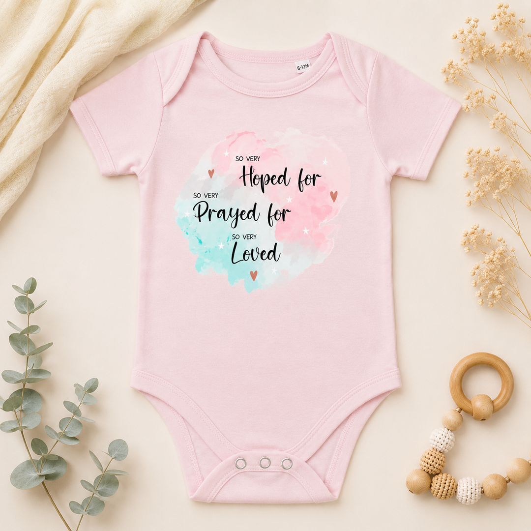 Baby roze IVF rompertje “So very hoped for” als steun cadeau bij fertiliteitstraject en kinderwens
