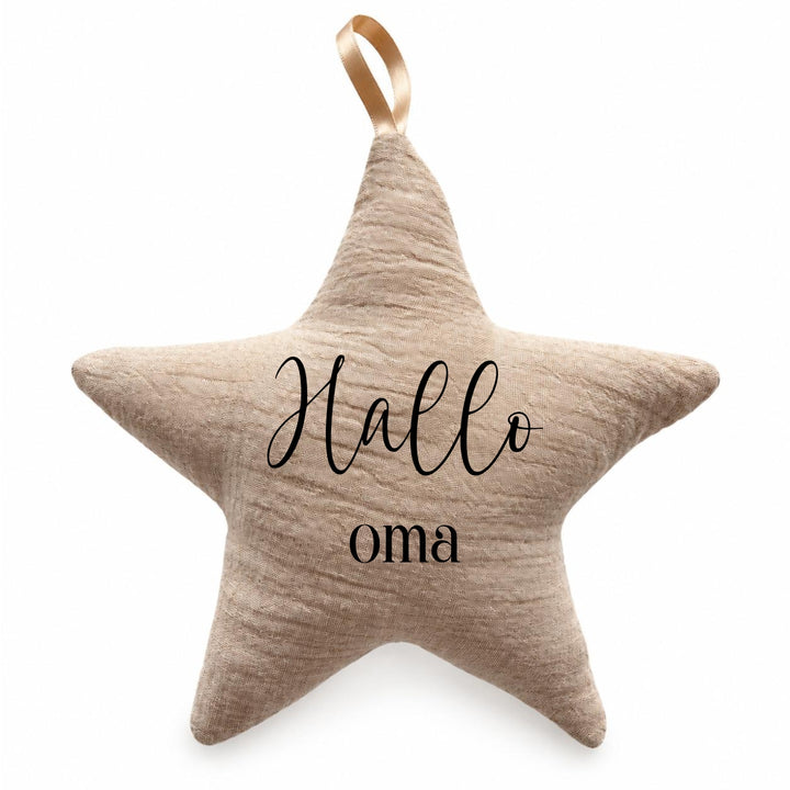 Beige stoffen kerstster met tekst Hallo oma en ophanglint