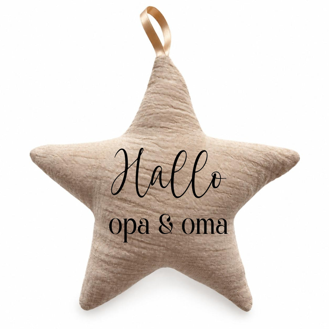 Beige stoffen kerstster met tekst Hallo opa &amp; oma