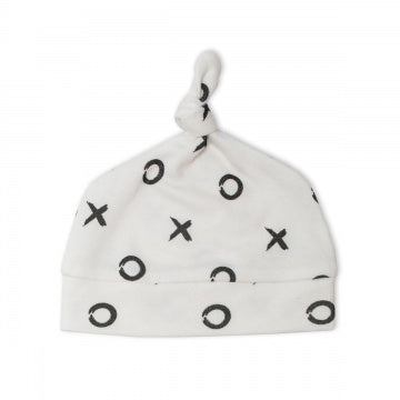 Lulujo newborn mutsje met Hugs & Kisses print, verstelbaar baby mutsje voor 0 tot 4 maanden bij Hello World set