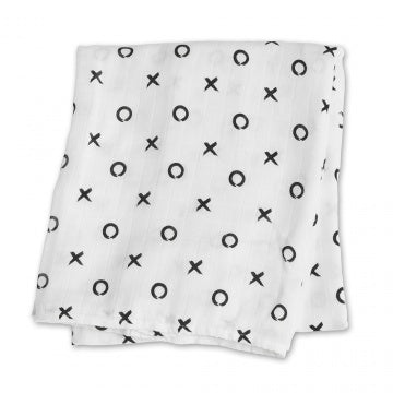 XL hydrofiele doek van bamboo mousseline met Hugs & Kisses print van Lulujo, swaddle doek en inbakerdoek voor newborn