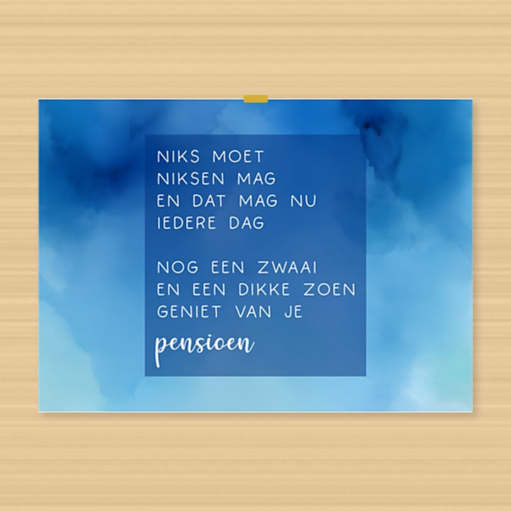 stijlvolle blauwe pensioenkaart met luchtige rijmtekst over niets moeten en niksen mogen
