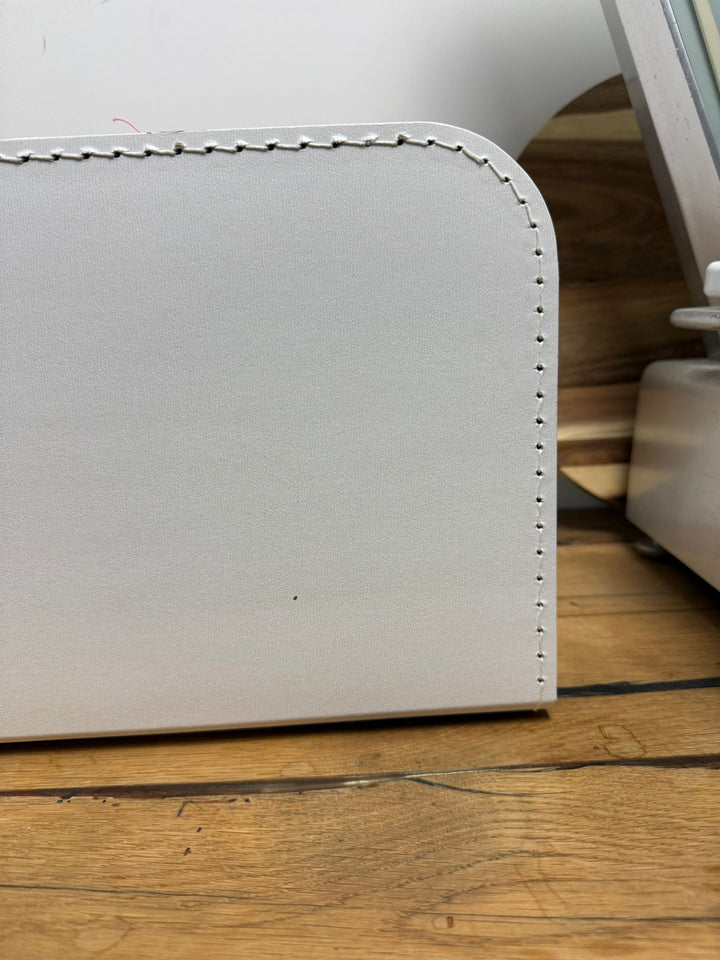 No Waste wit kinderkoffertje 35 cm met bedrukking, lichte lakschade en kleine beschadigingen aan de randen