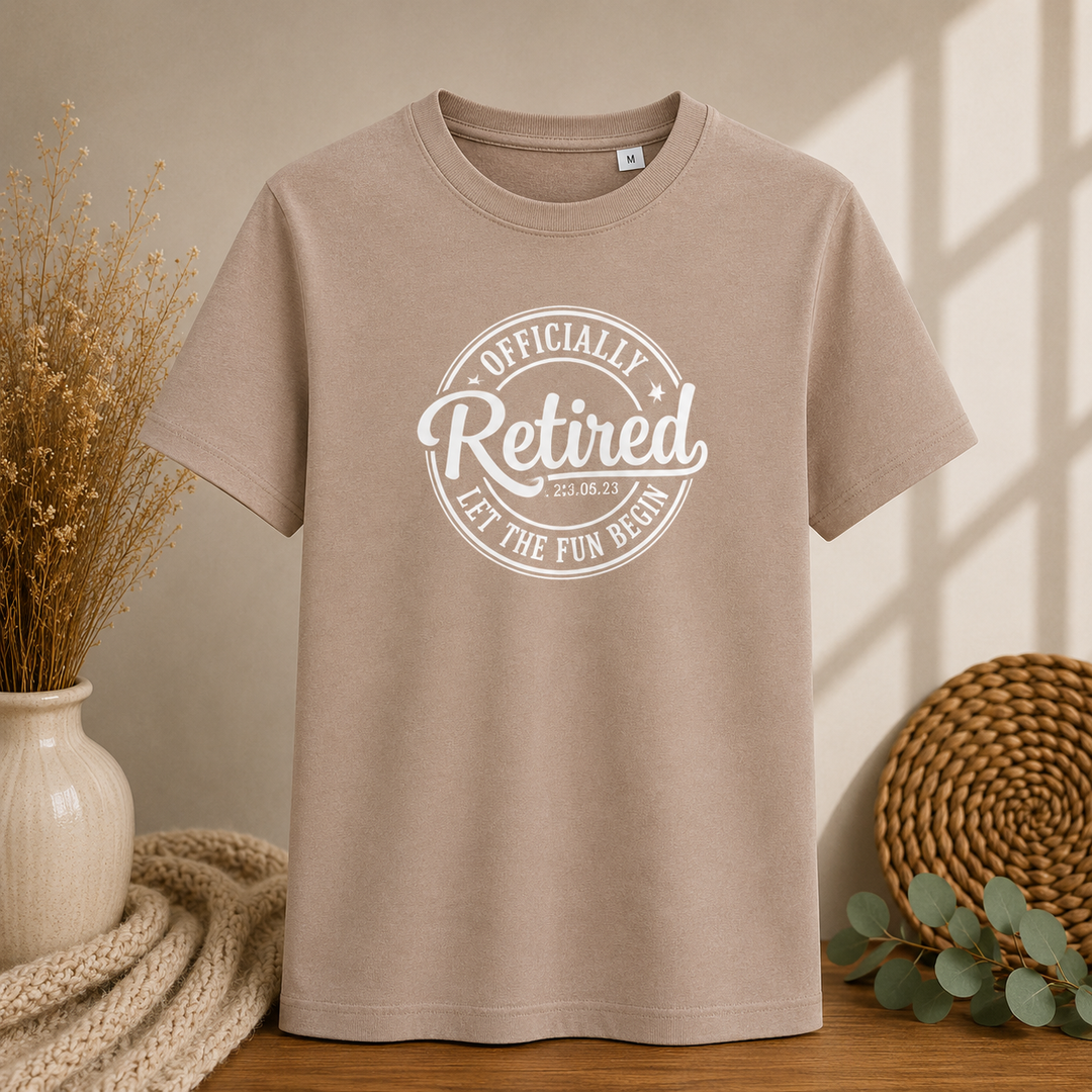 Taupe Officially Retired T-shirt, grappig pensioen shirt voor man of vrouw