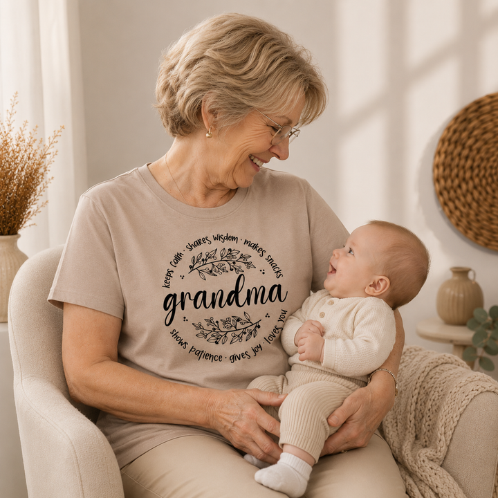 Oma draagt Grandma T-shirt met baby, liefdevol cadeau voor oma en herinnering aan het kleinkind