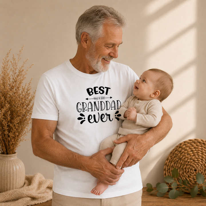 Opa draagt Best Granddad Ever T-shirt met baby, lief cadeau voor opa en herinnering aan het kleinkind