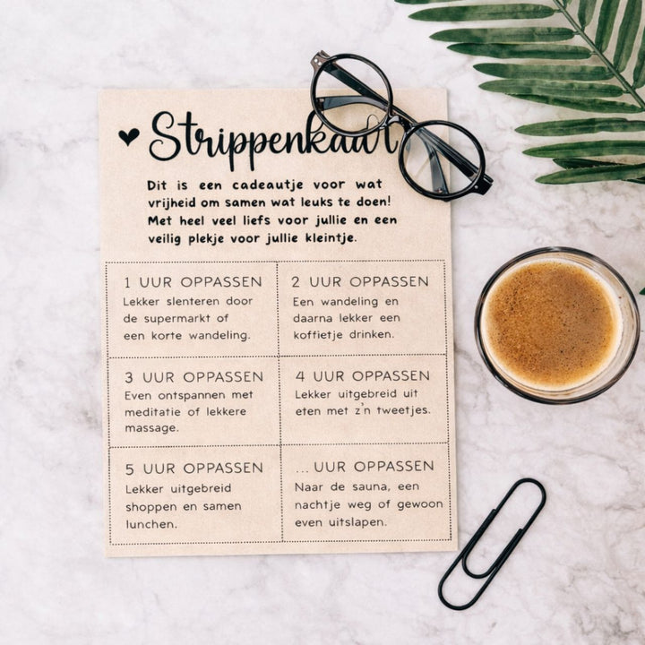 Stevige A5 oppas strippenkaart met glanzende voorzijde en beschrijfbare achterkant, leuk kraamcadeau voor kersverse ouders