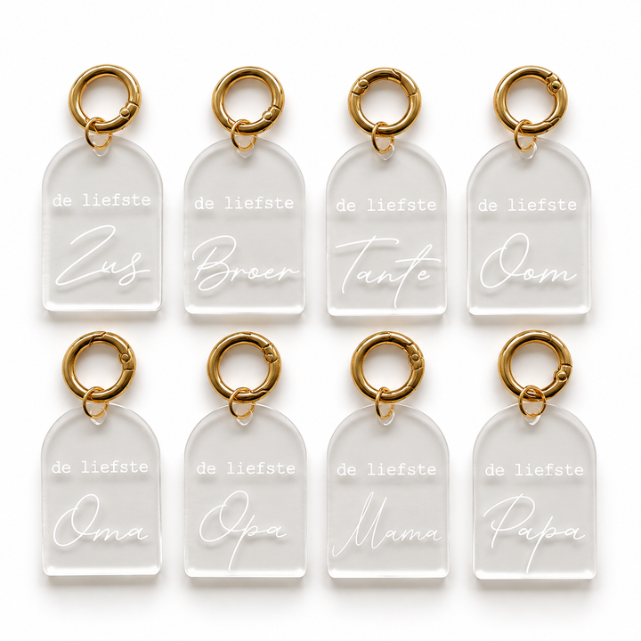 Overzicht van transparante sleutelhangers met de liefste zus, broer, tante, oom, oma, opa, mama en papa.