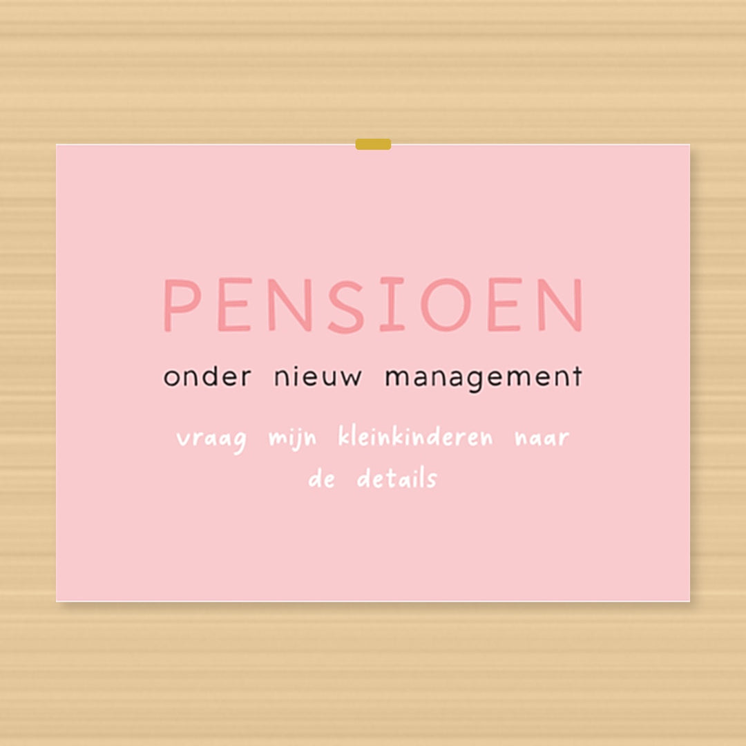 grappige roze pensioenkaart vrouw met de tekst ‘Pensioen onder nieuw management – vraag mijn kleinkinderen naar de details’