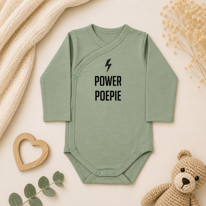 Prematuur overslag rompertje maat 44 in groen met tekst “Power Poepie” – rompertje prematuur voor neonatologie