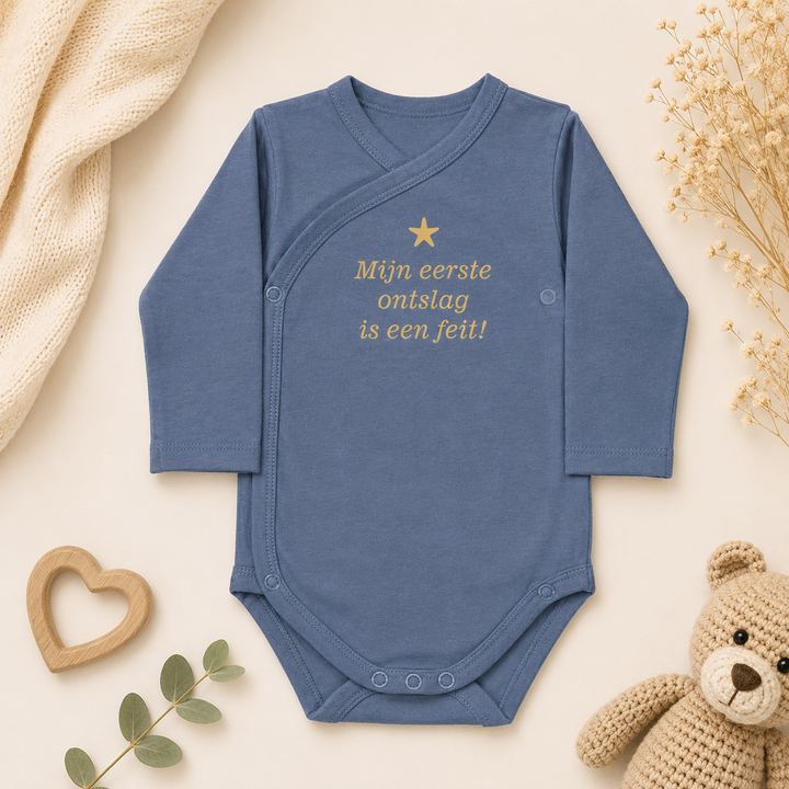 Blauwe prematuur romper maat 44 met tekst ‘Mijn eerste ontslag’ – overslag romper maat 44 voor prematuur baby