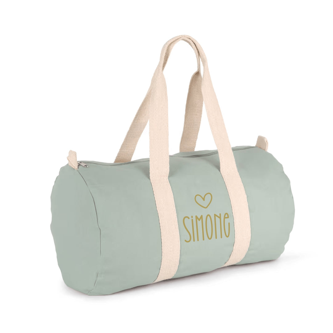 gepersonaliseerde reistas met naam Simone en hartje icoon, saliegroene canvas logeertas voor kinderen