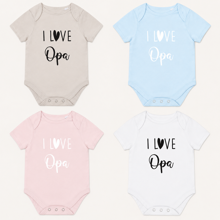 Overzicht rompertje “I love opa” in beige, blauw, roze en wit – lief kraamcadeau voor opa