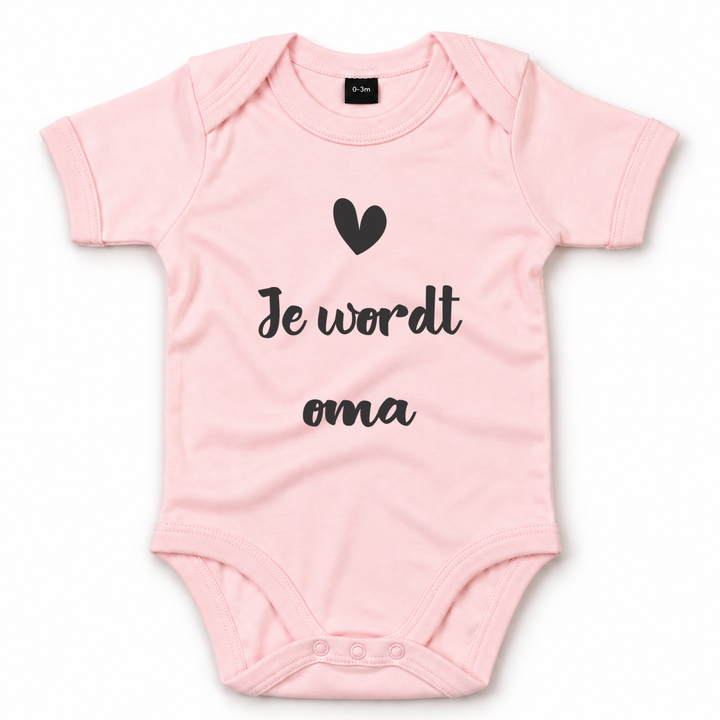 Roze babyrompertje met tekst Je wordt oma voor zwangerschapsaankondiging.