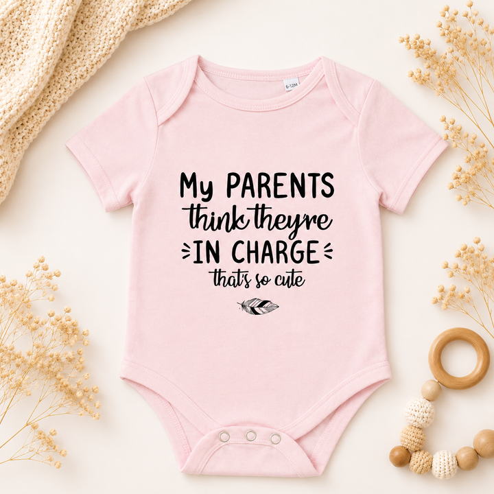 Baby roze rompertje met tekst My Parents Think, rompertje met tekst voor originele zwangerschapsaankondiging