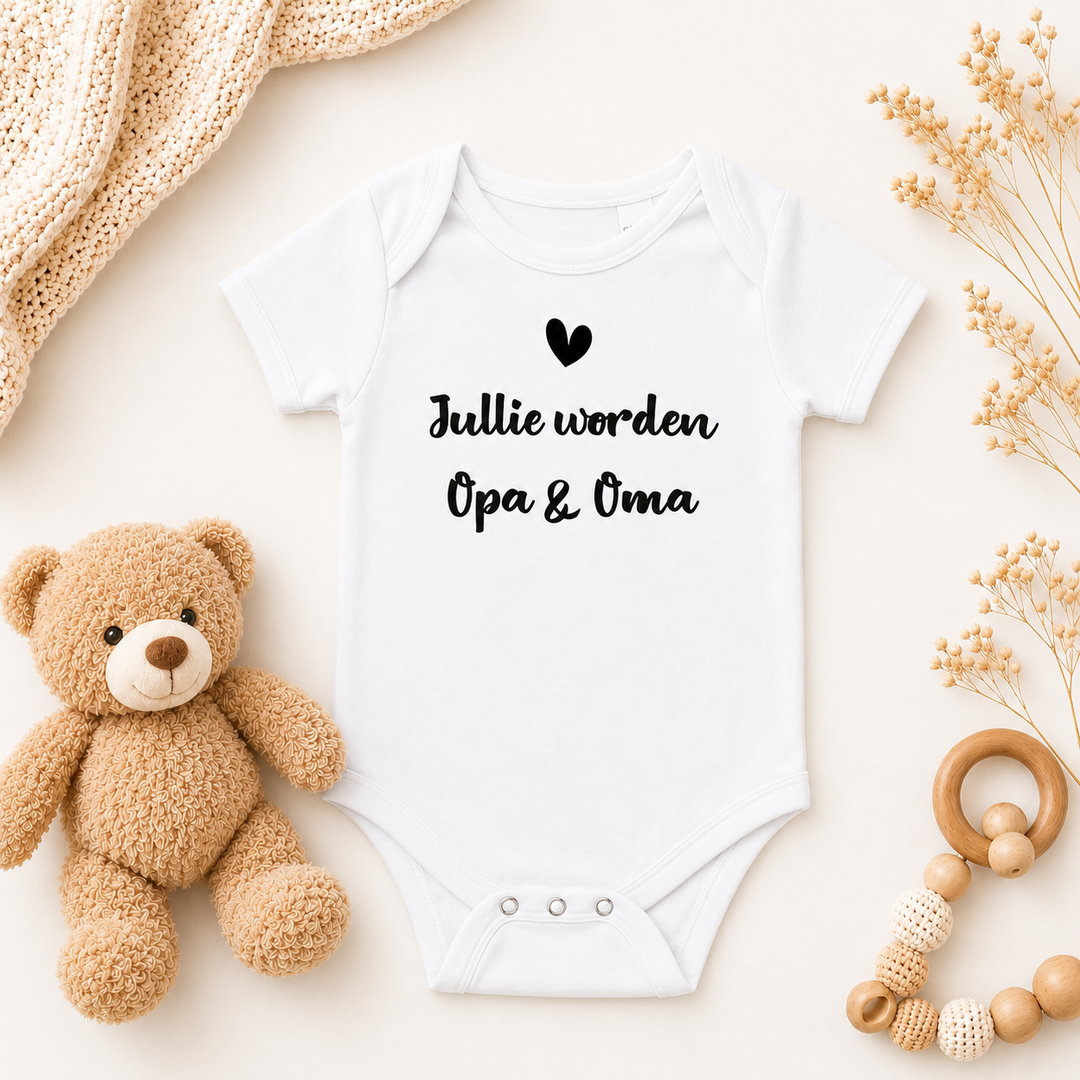 Witte romper met tekst “Jullie worden opa & oma”, zwangerschapsaankondiging cadeau voor (schoon)ouders, organic katoen