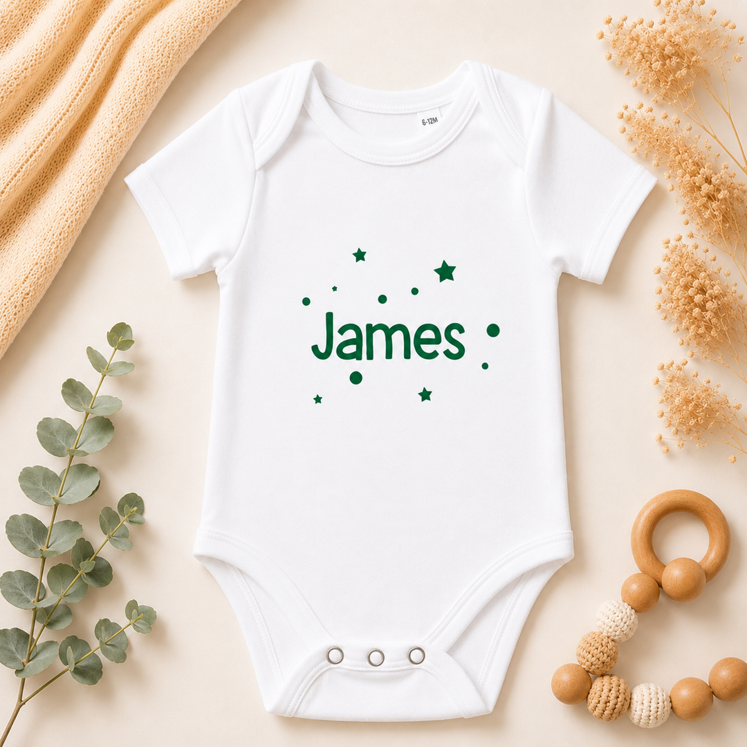 Witte babyromper met regenboog “Sunshine” en naam James, gepersonaliseerd rompertje met naam, organic katoen