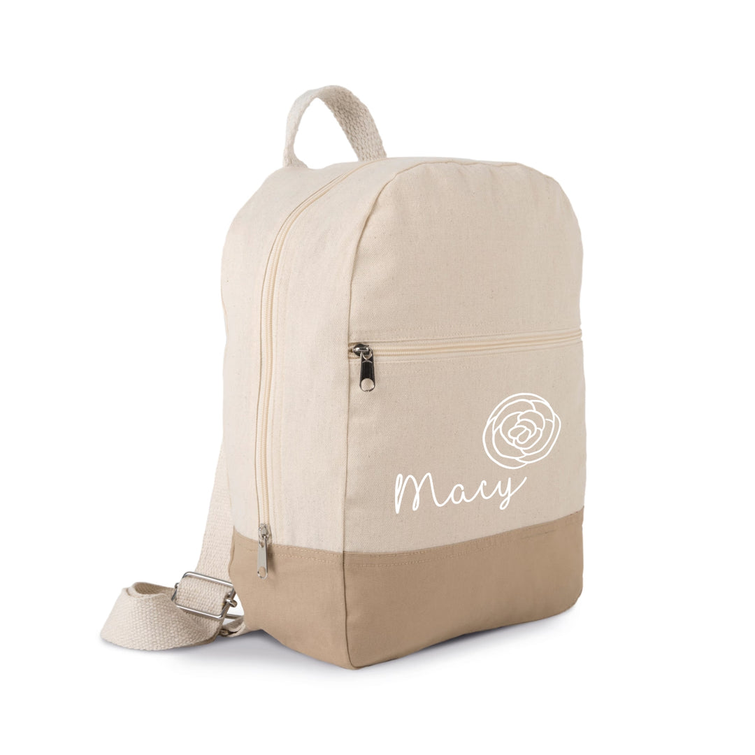 katoenen rugzak met naam Macy en bloem icoon in witte opdruk, gepersonaliseerde schooltas voor kinderen in ecru met beige bodem