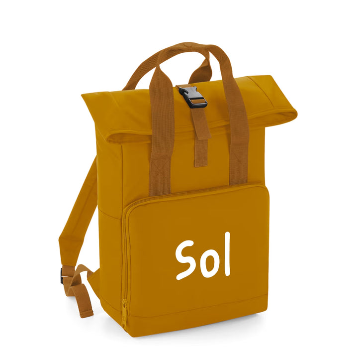 mosterdgele roll-top rugzak met naam Sol, gepersonaliseerde rugzak voor peuters en kleuters