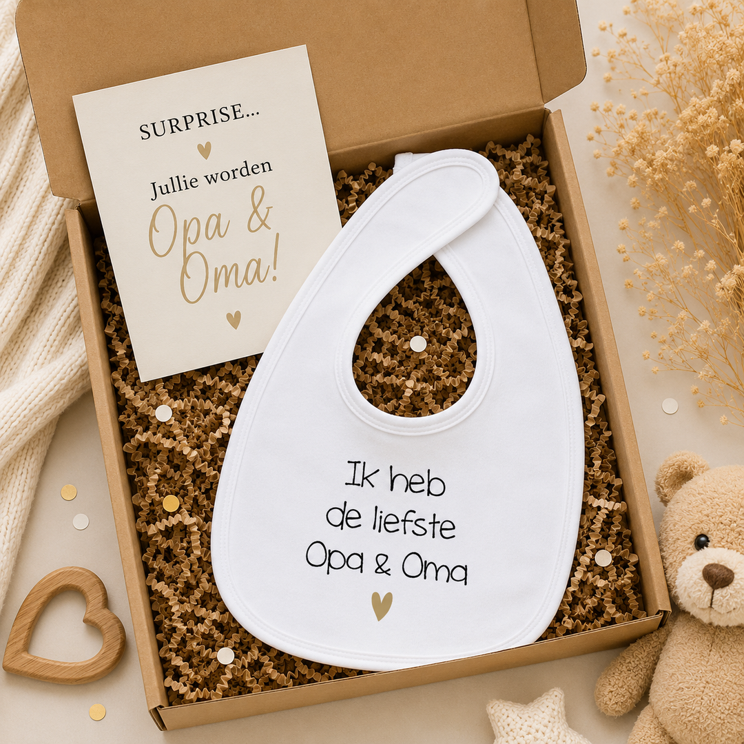 Baby slabbetje ‘Ik heb de liefste Opa & Oma’ in cadeauverpakking, originele zwangerschapsaankondiging voor opa en oma