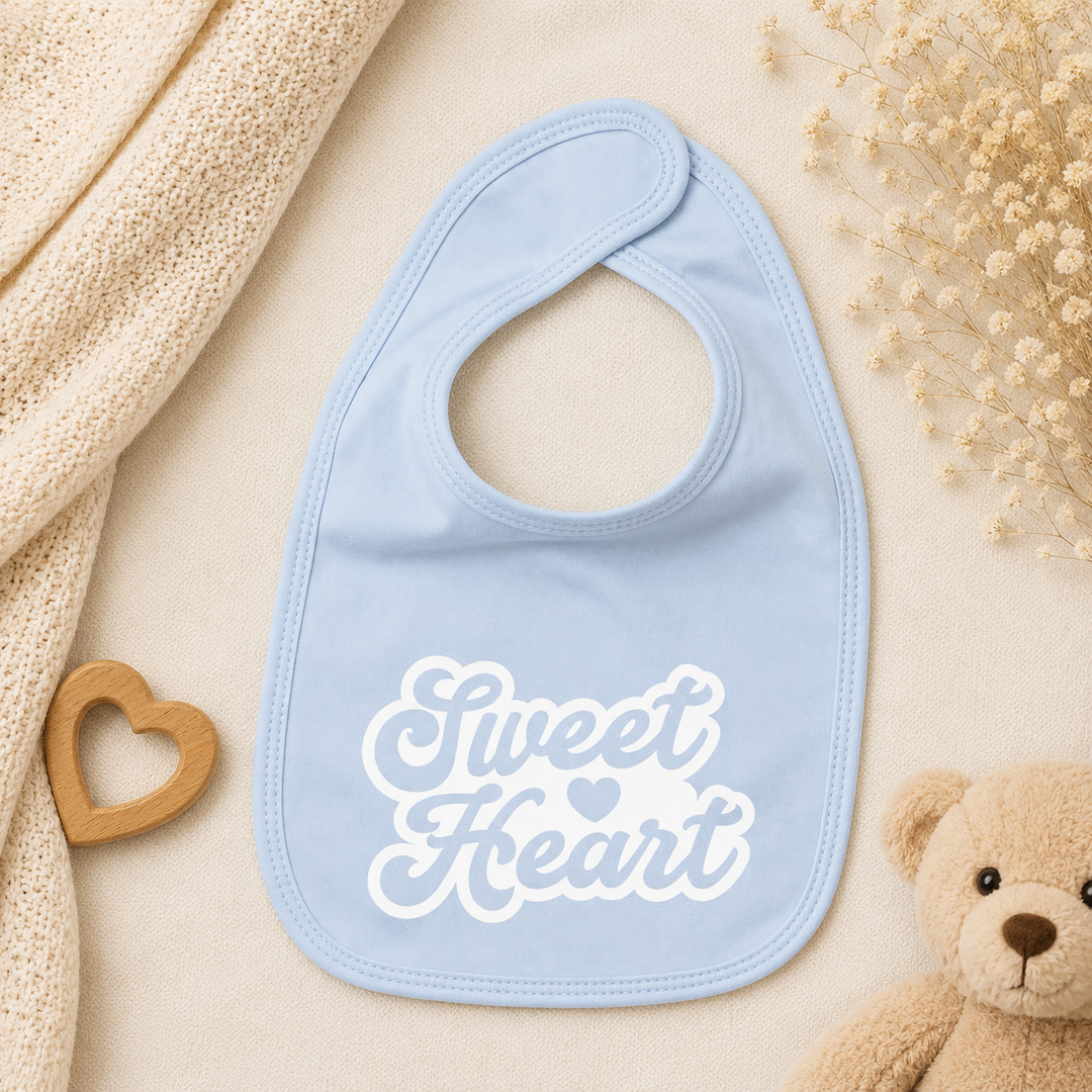 Baby slabbetje in blauw met tekst “Sweet Heart”, zacht slabbetje met klittenbandsluiting