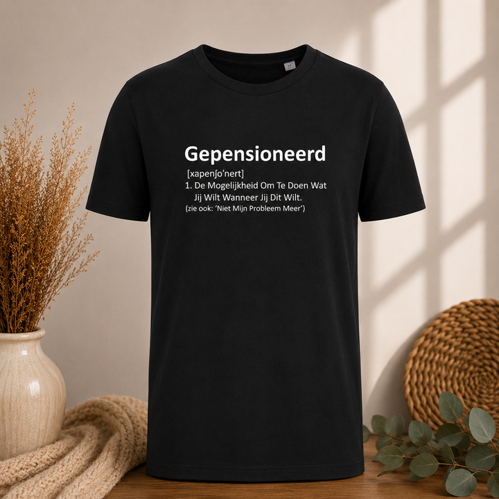 Zwart T-shirt Gepensioneerd met definitie tekst, origineel afscheidscadeau voor collega die met pensioen gaat