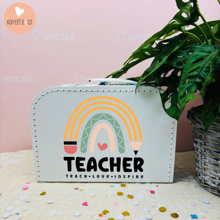 teacher koffertje teach love inspire cadeau juf juffendag bedankt juf afscheid juf afscheidscadeau klas