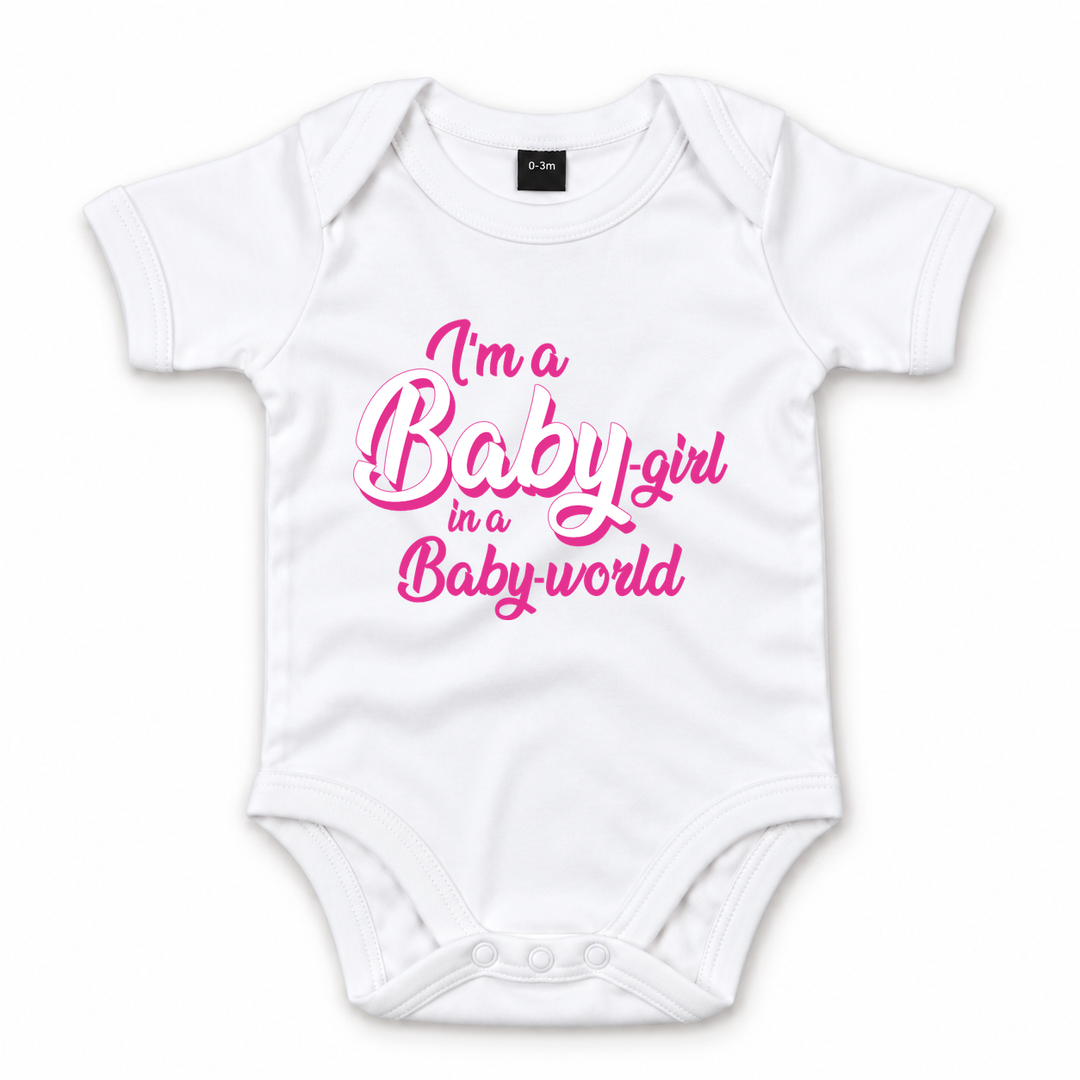 Witte romper meisje met roze tekst I’m a Baby-girl in a Baby-world.