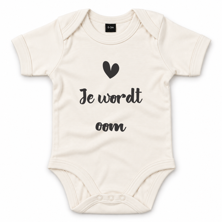 Naturel babyrompertje met tekst Je wordt oom voor zwangerschapsaankondiging.