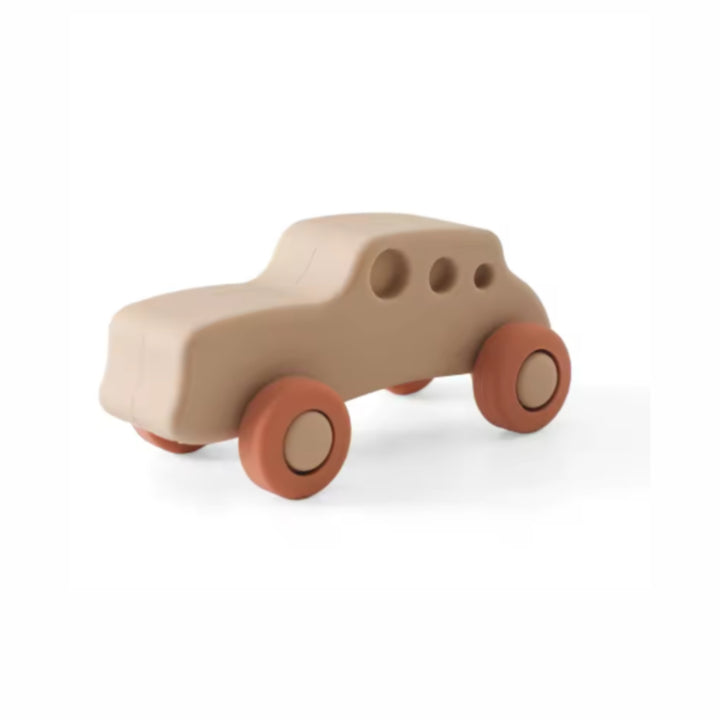 Minimalistische siliconen speelgoedauto in beige en terracotta – BPA-vrij en geschikt als bijtspeelgoed