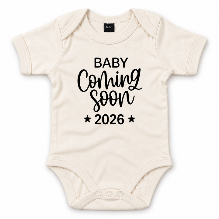 Naturel Baby Coming Soon romper met jaartal en sterren.
