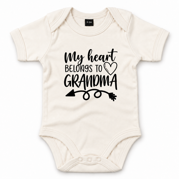 Naturel baby romper met tekst My Heart Belongs to Grandma.